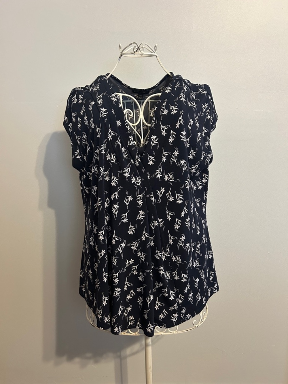 Lane Bryant Navy Floral V-Neck Cap Sleeve Blouse